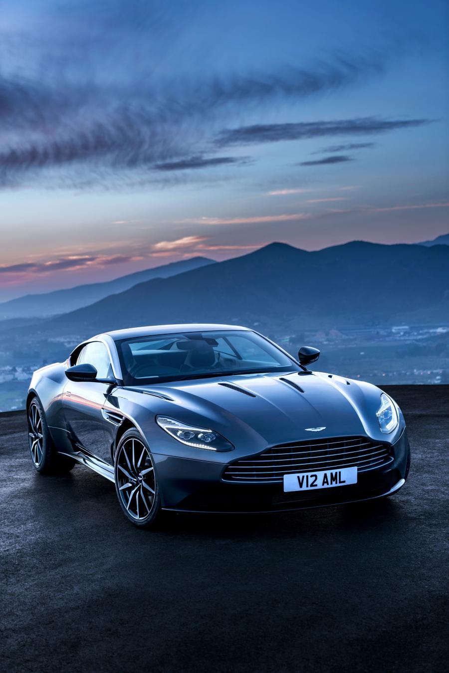  Aston Martin DB11 2016 года  (UK) (фото 22 из 33)